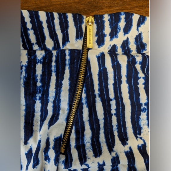 Michael Kors Blue & White Print Flare Pants Size 12 EUC Gold Zip Detail - Picture 5 of 9